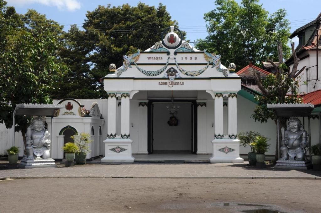 Happy Family Hotel Yogyakarta Exterior photo